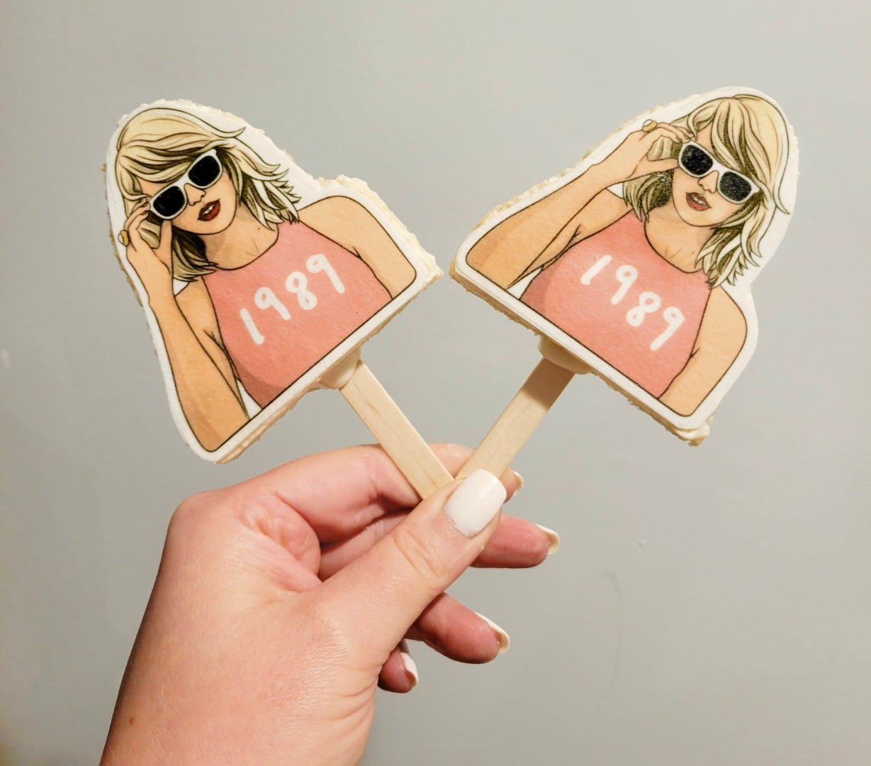 Taylor Swift Rice Krispie Treat Lollipops - Sweeties Candy Cottage